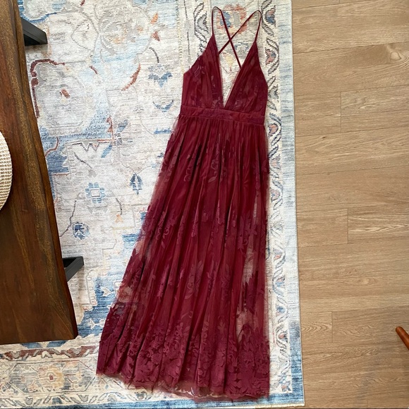 Showpo.💃🏼Size S Marissa Velvet Applique Tulle Plunge Maxi Dress in Wine - Picture 2 of 12